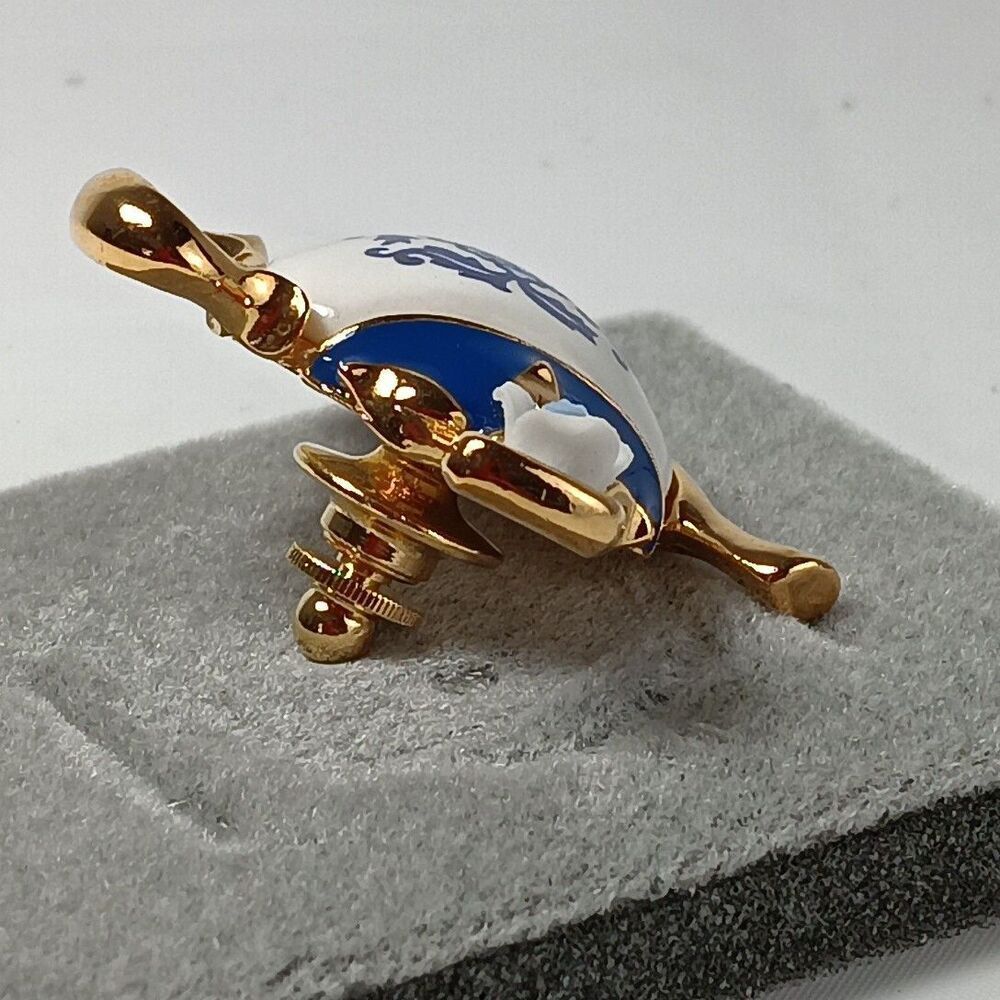 Avon Tea Time Novelty Pin Brooch Blue and White Floral Deft Blue Gold Trim - Picture 4 of 10